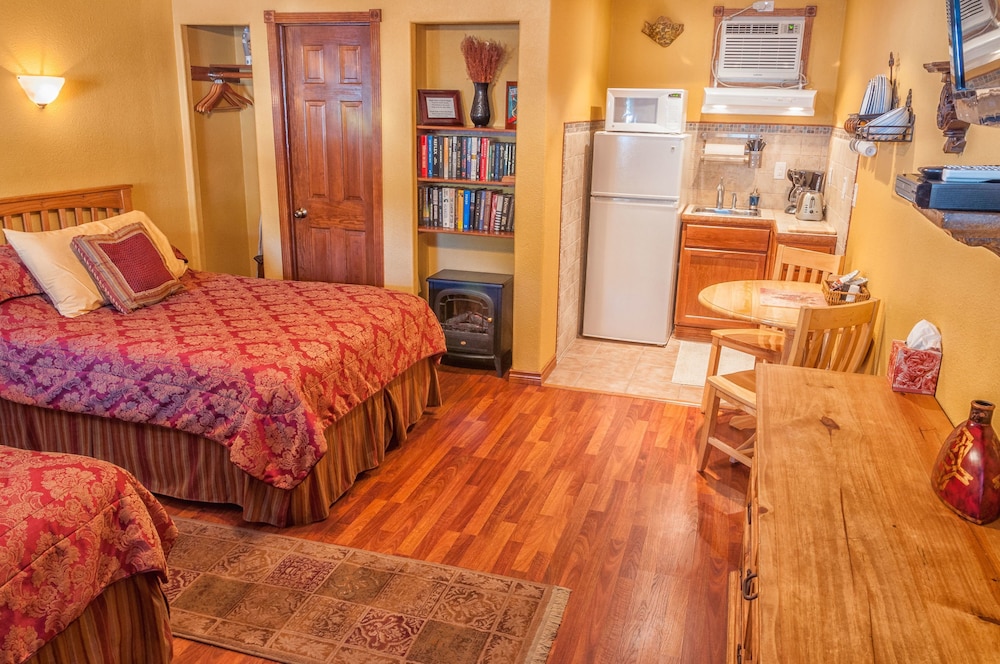 Family Room, 2 Double Beds, Kitchenette, Ground Floor