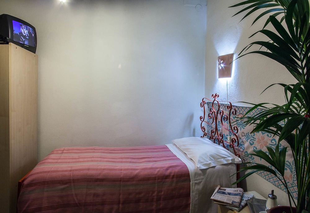 Single Room photo 2