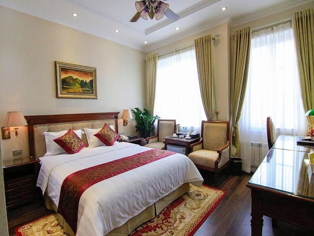 Superior Double Room, Bathtub