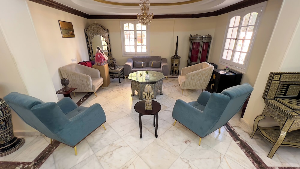 Family Room - Photo 8