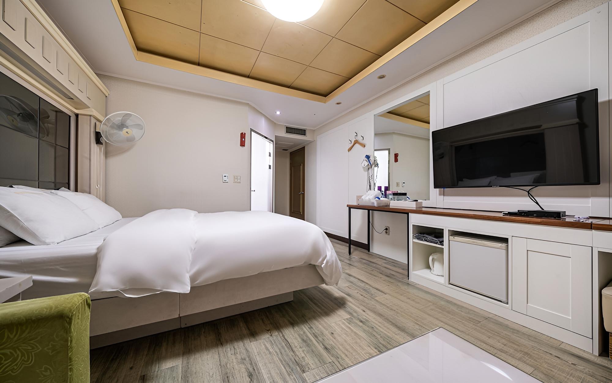 Room (Special Room) - Photo 16
