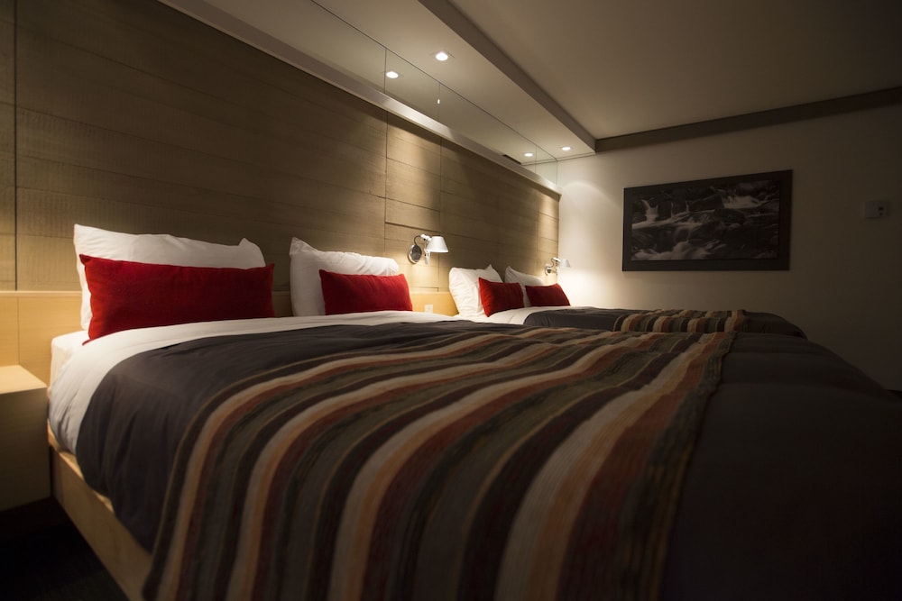 Superior Room, 2 Queen Beds photo 3