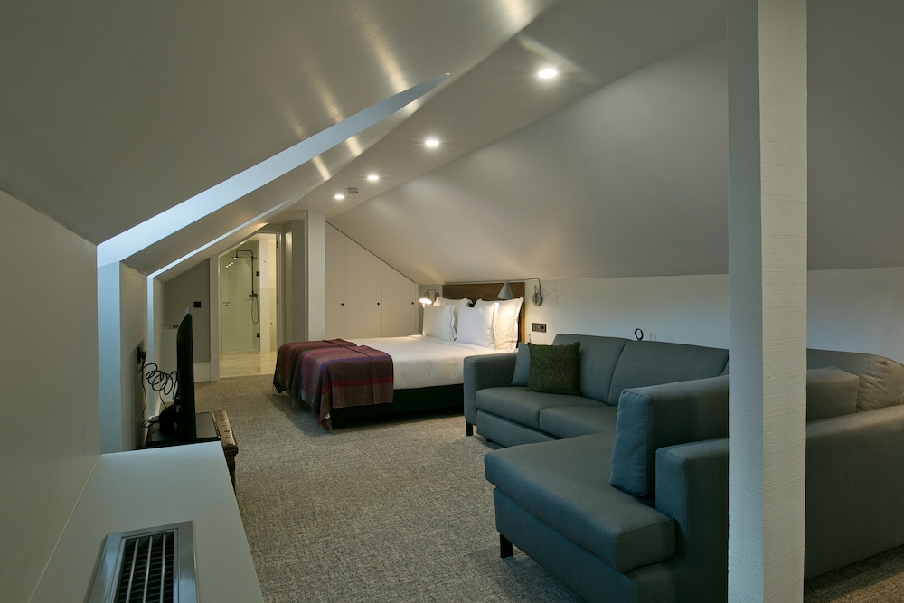 Family Room (Superior)