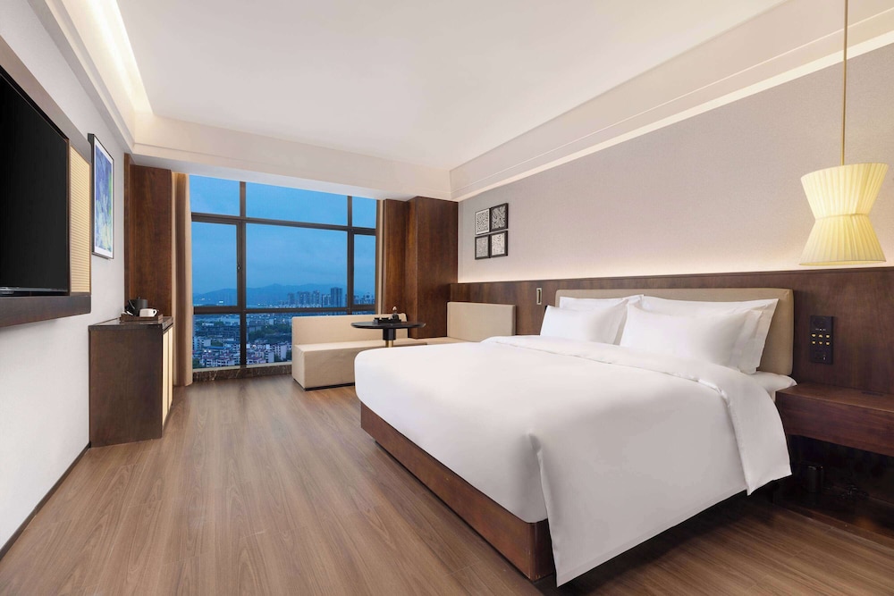 Executive Room, 1 King Bed, Non Smoking photo 1