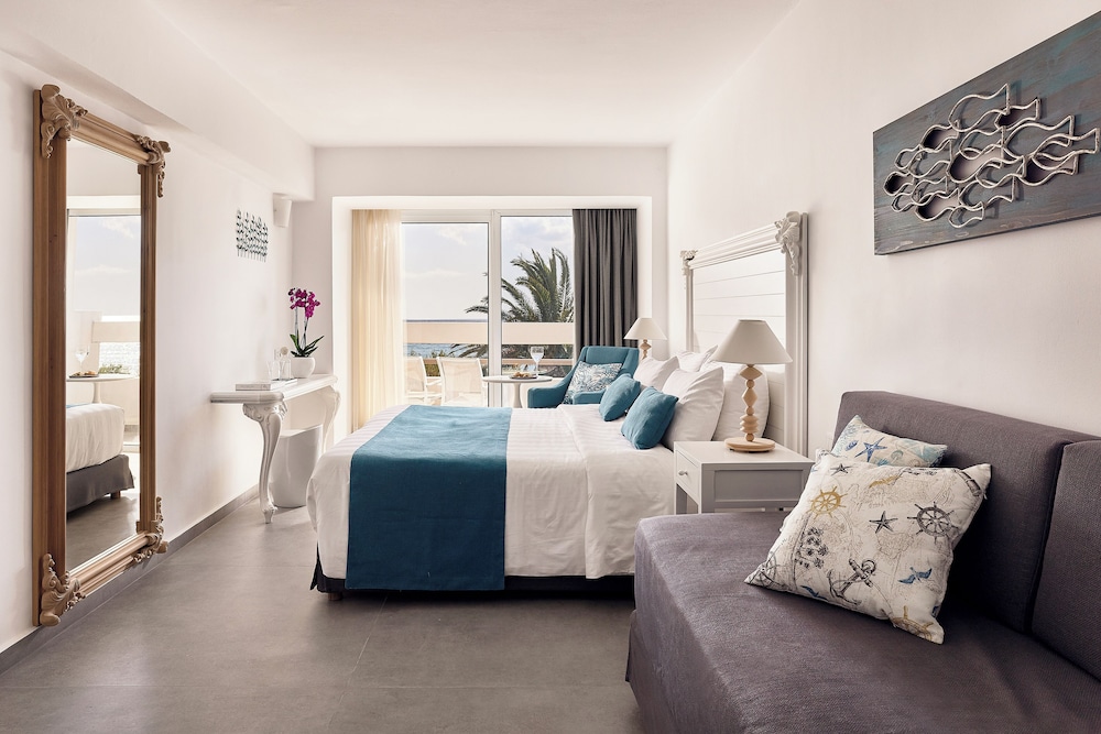 Sunshine Triple Room with Sea View