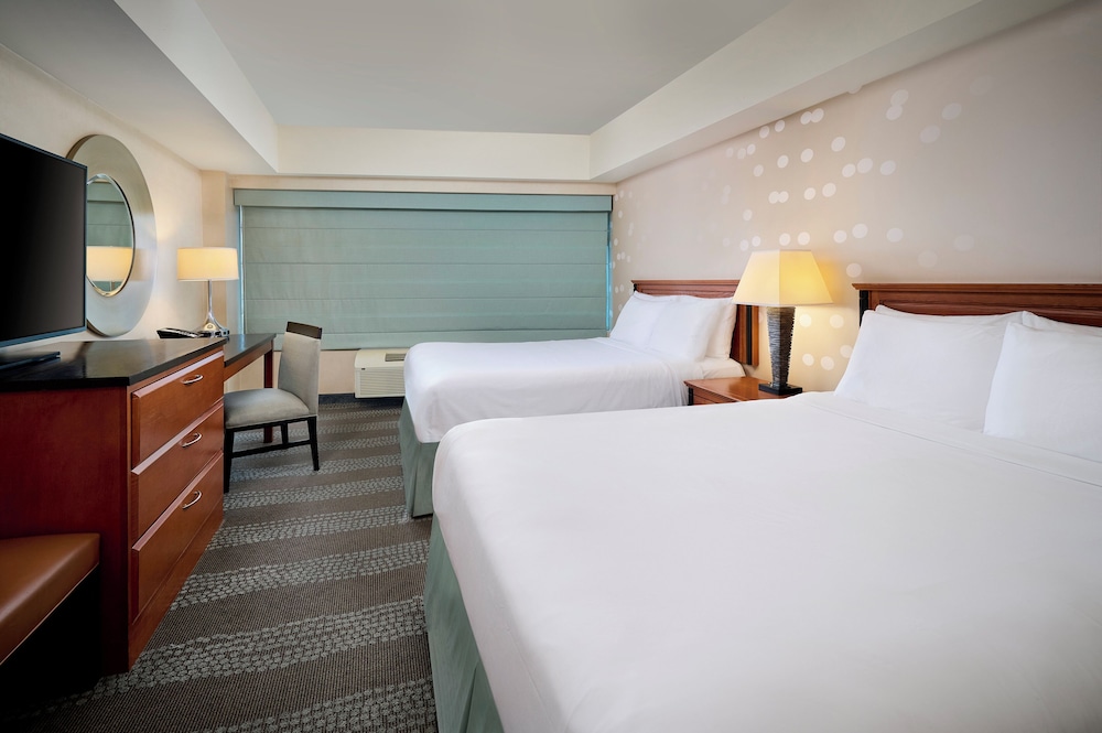 Suite (2 Queen Beds and 1 Sofa Bed) - Photo 3