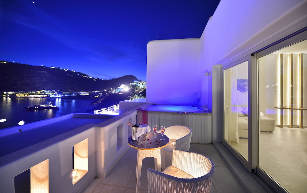 Nissaki VIP Suite with Indoor and Outdoor Hot Tub, Sea View - Photo 2