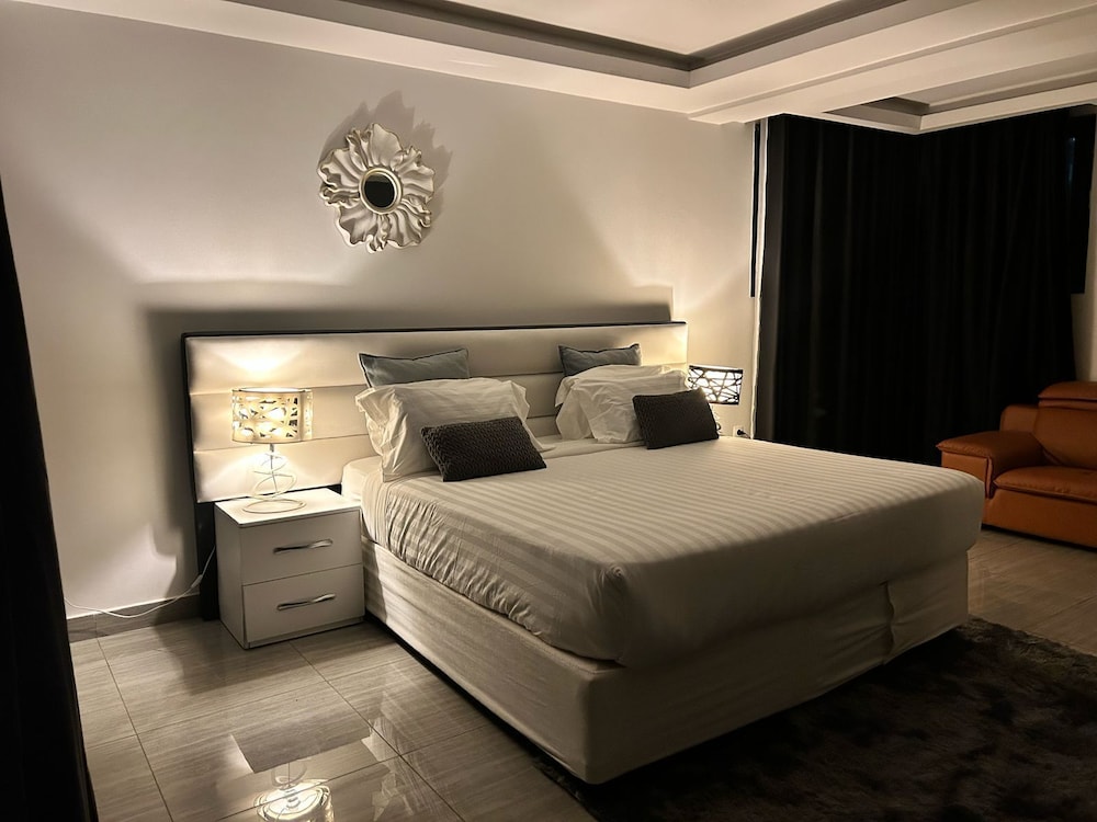 Deluxe Suite, Balcony, Partial Sea View