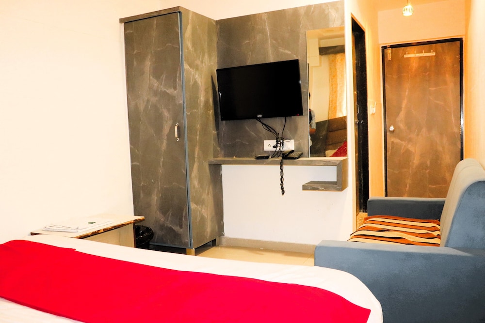 Deluxe Room - Photo 13