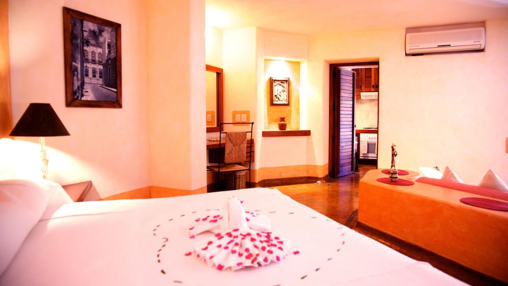 Superior Suite, 1 King Bed, Garden View photo 2
