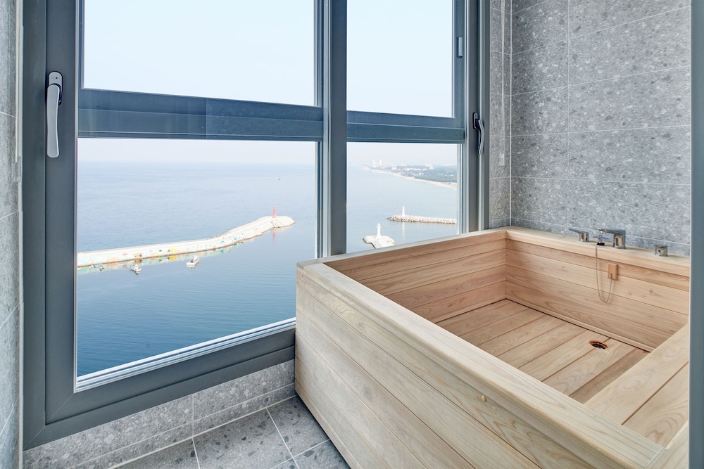 [8PM Checkin] Executive Spa Suite - extra 30,000 KRW extended stay