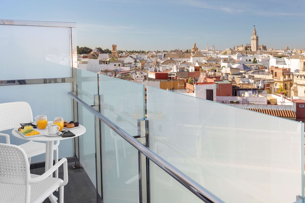 Premium Double or Twin Room, Terrace, City View - Photo 7