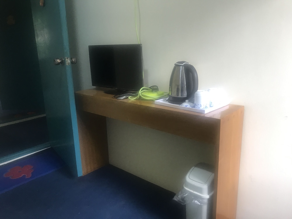 Basic Double or Twin Room, 2 Double Beds, Smoking photo 3