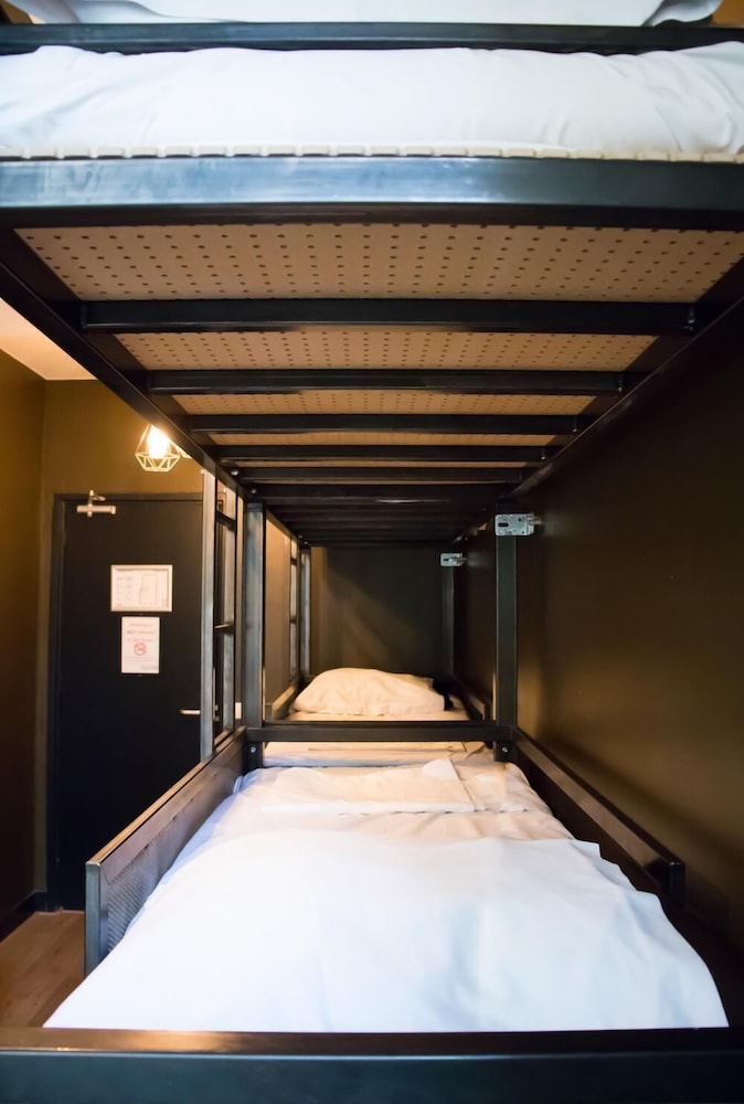Standard Room, Multiple Beds, Shared Bathroom photo 1