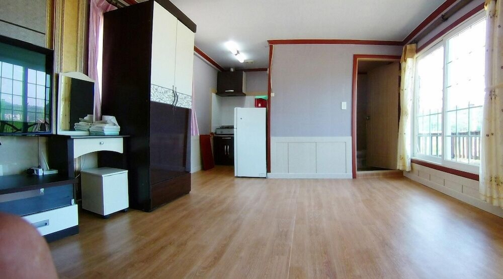 Room (Main Building 102) photo 1