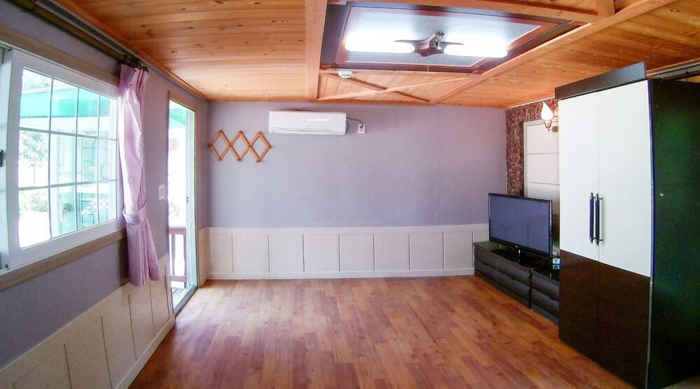 Room (Main Building 103) photo 1