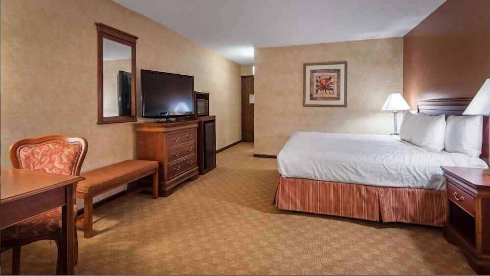 Deluxe Room, 1 King Bed, Non Smoking - Photo 3