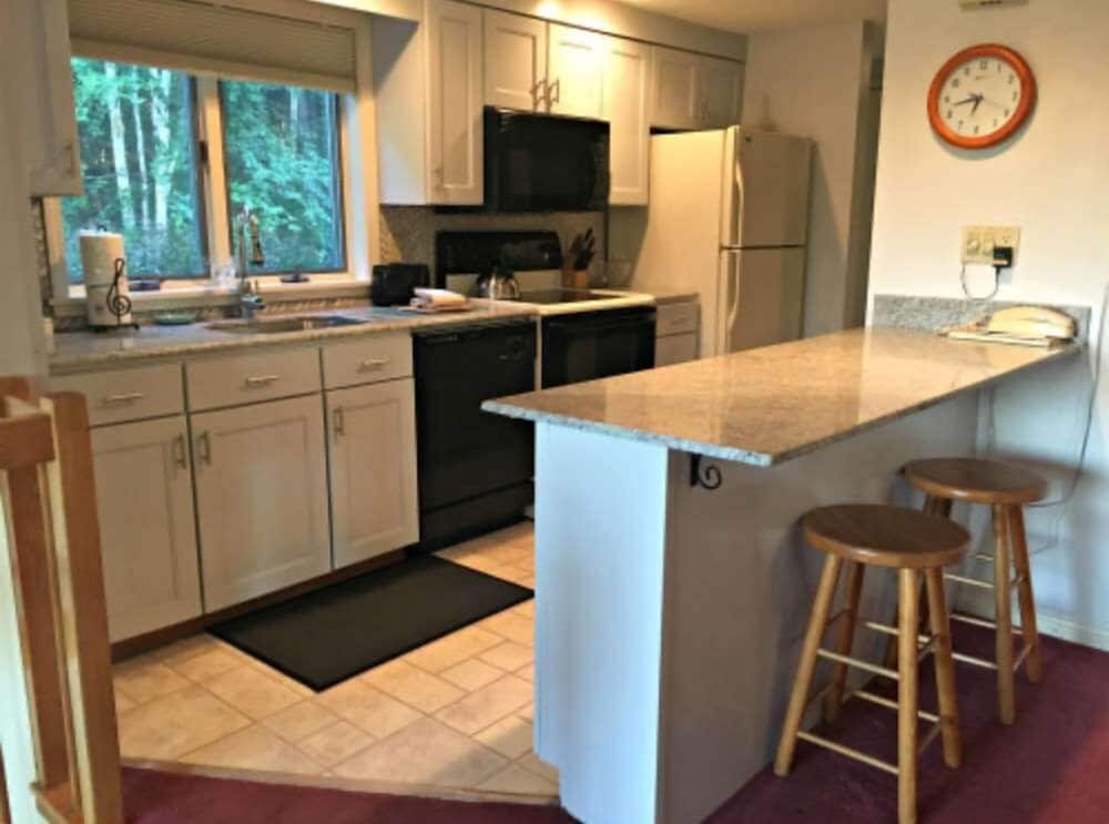 Townhouse w/ 2 Queen Bedrooms