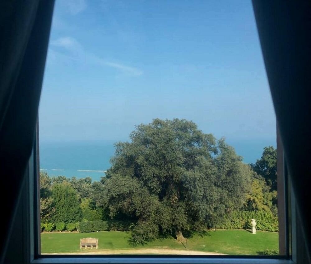 Deluxe Double or Twin Room, Park View photo 3