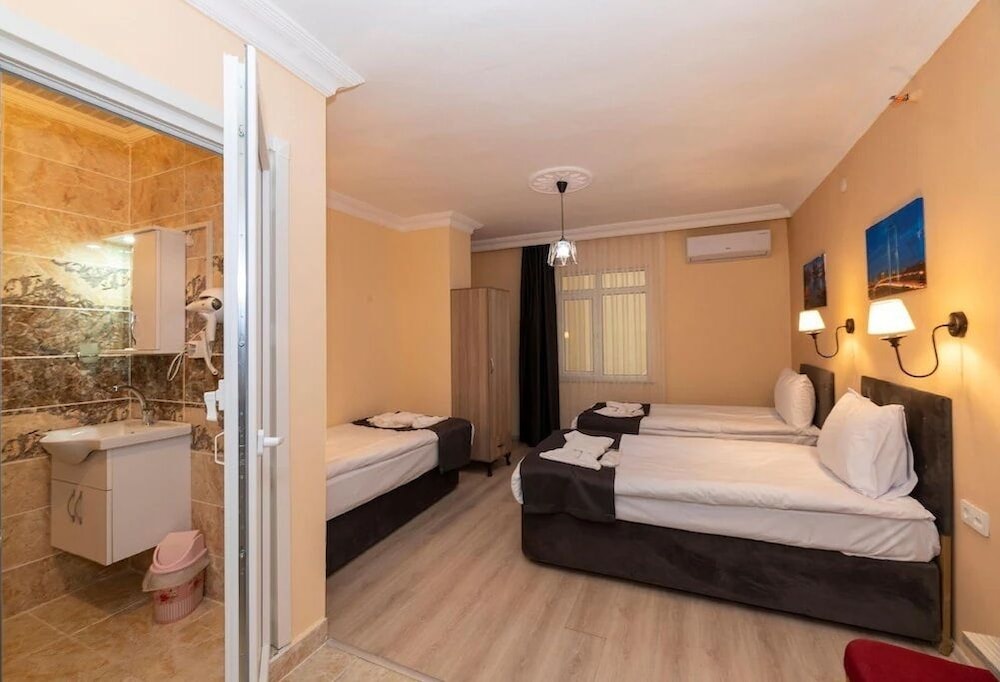 Standard Triple Room photo 2