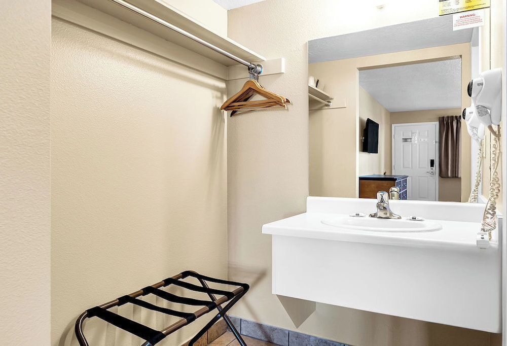 Superior Room, 1 King Bed - Photo 9