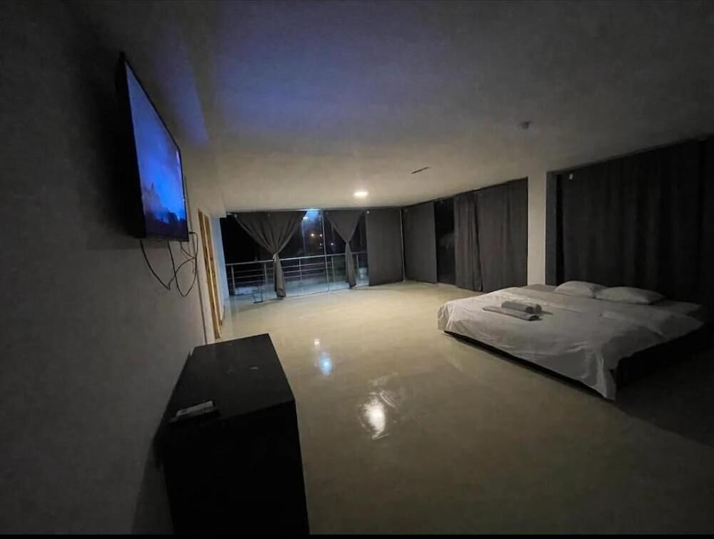 Room, 1 King Bed, Pool View
