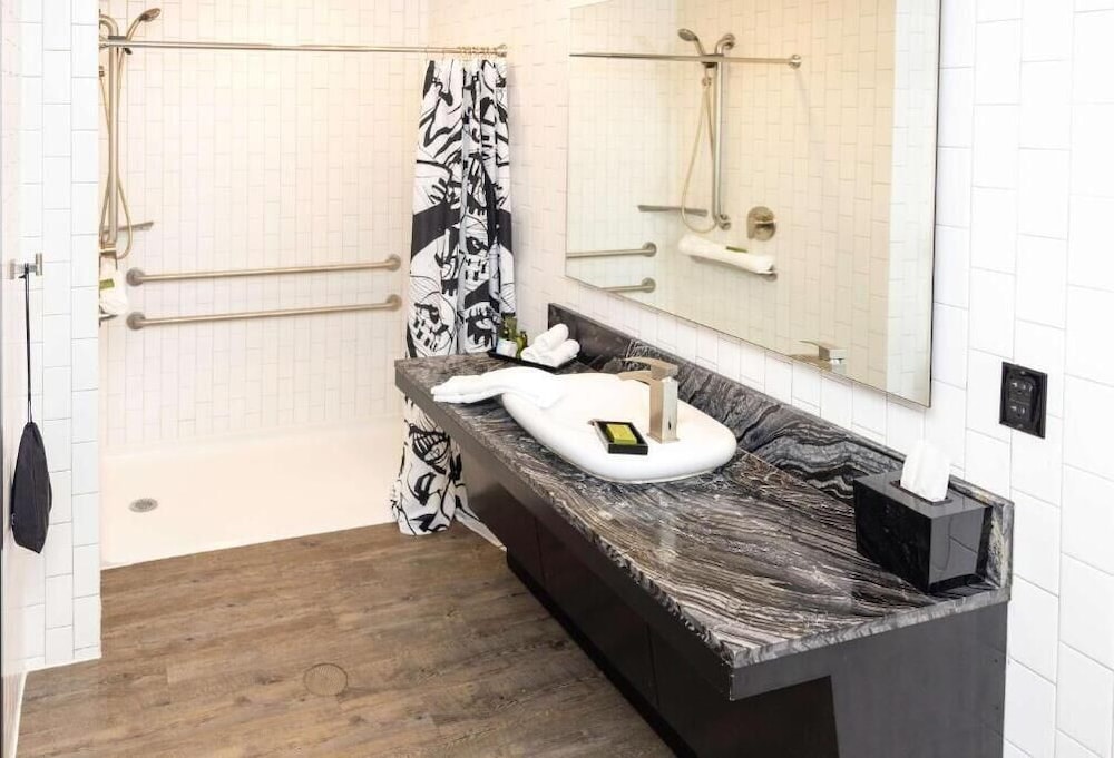 Room, 2 Queen Beds, Accessible, Corner (Hearing) - Photo 4