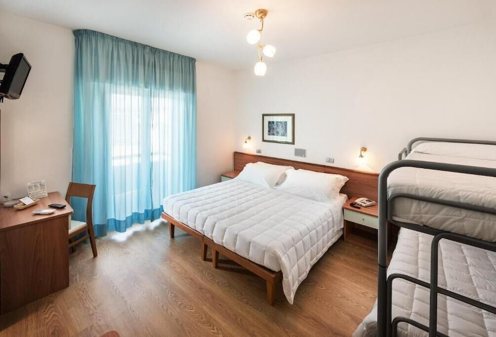 Standard Quadruple Room, Balcony photo 1