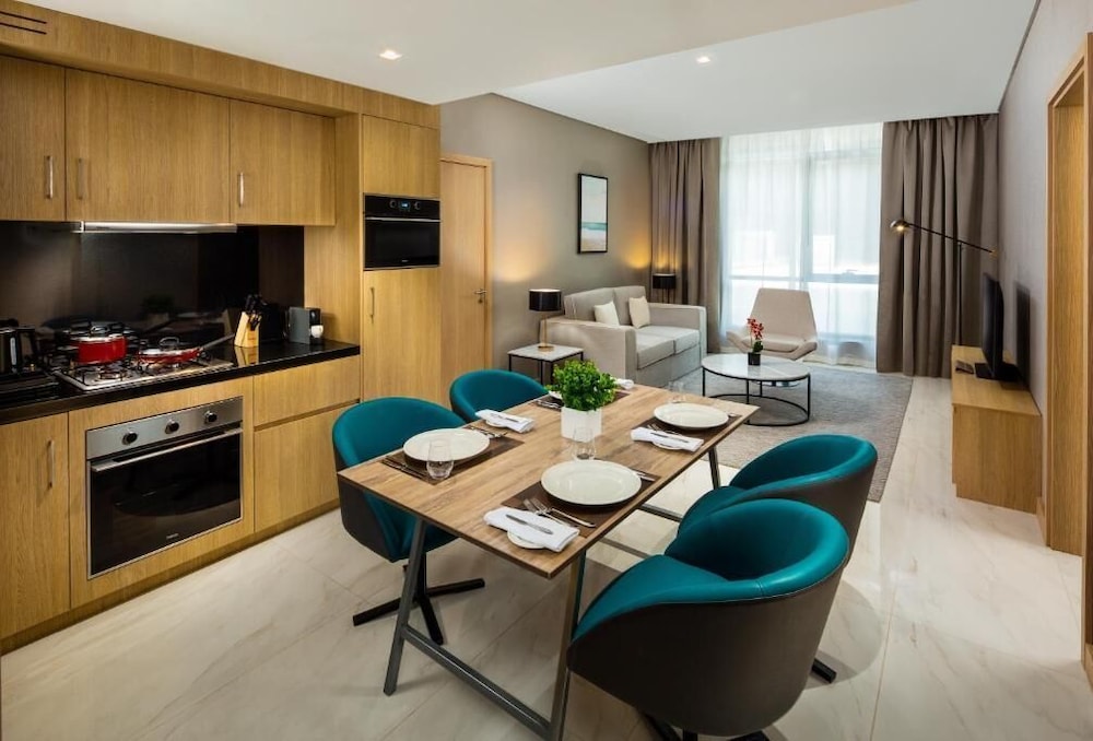 Executive Suite with Kitchen