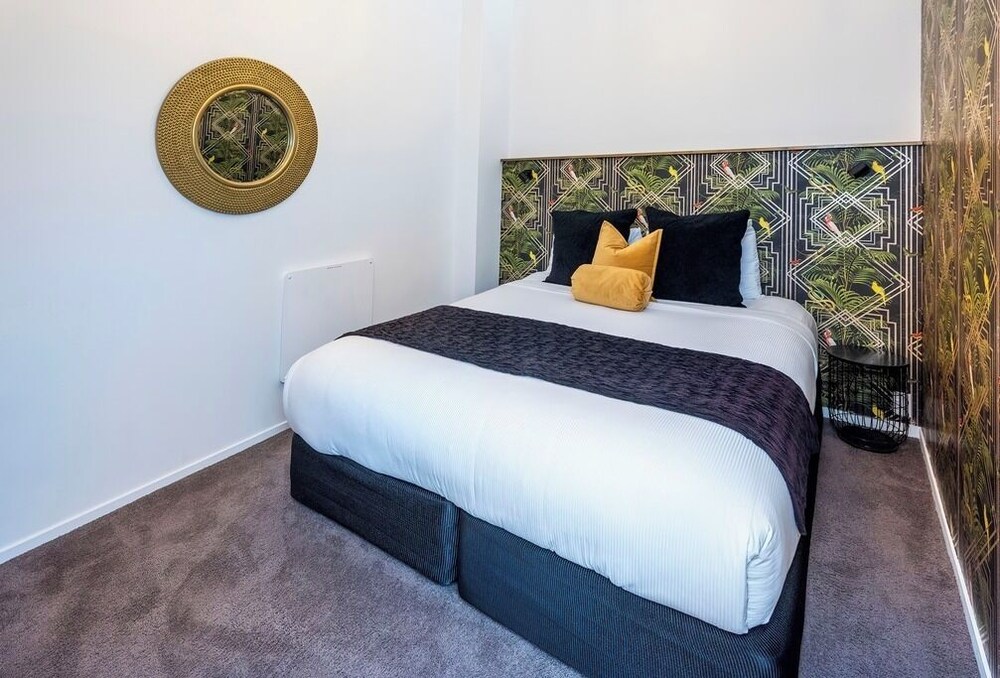 2 Bedroom Apartment - Photo 2