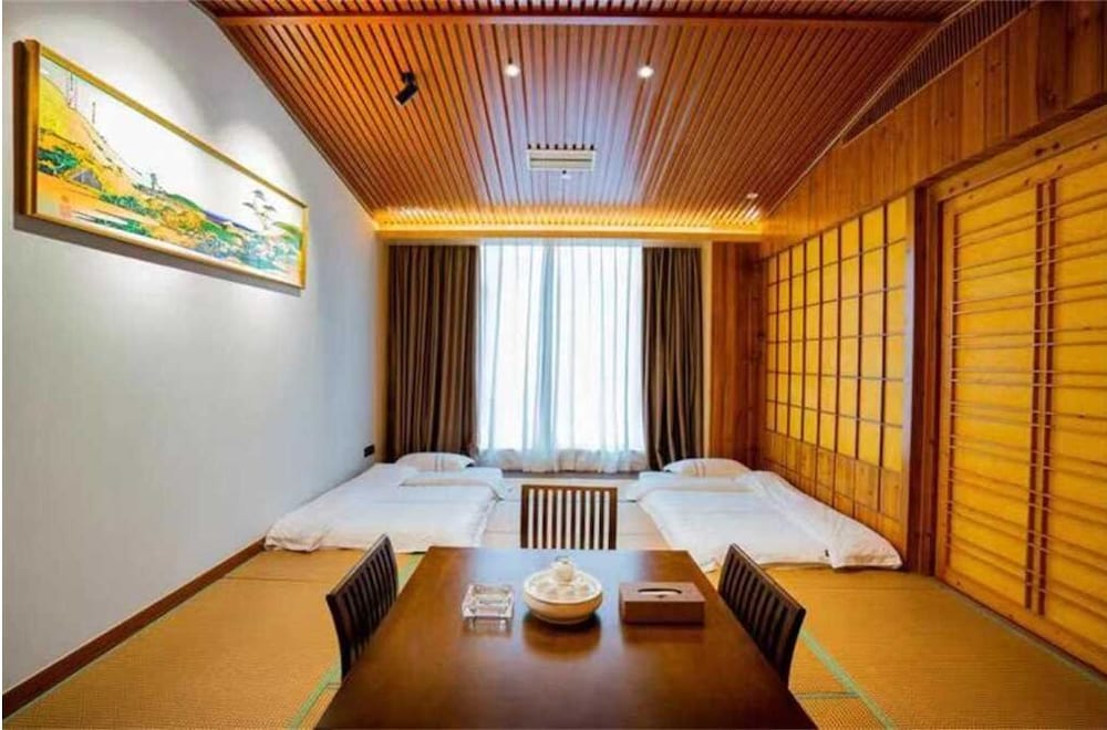 Suite, Smoking (Tatami Bed, Japanese)