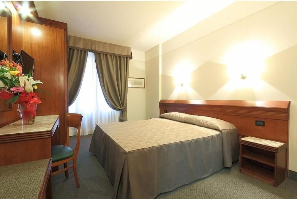 Double or Twin Room photo 3
