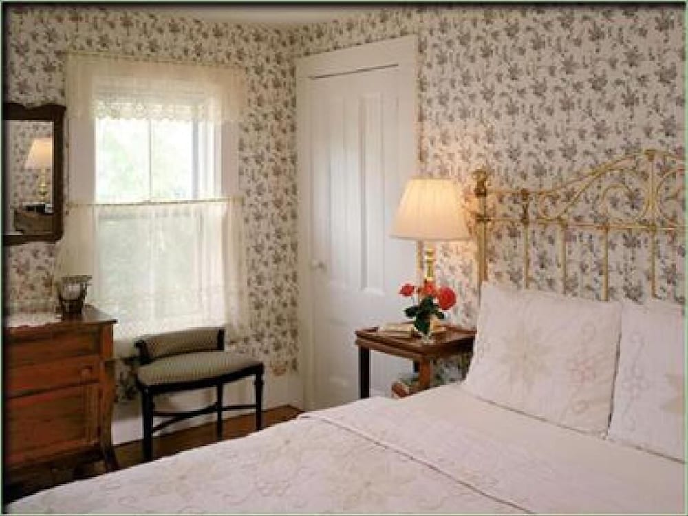 Double Room, Ensuite, Garden View (Chartwell) photo 2