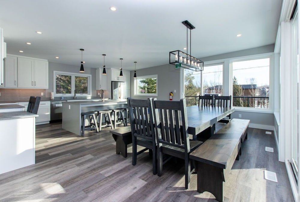 Luxury Cabin, Multiple Bedrooms, Non Smoking, Mountain View photo 1