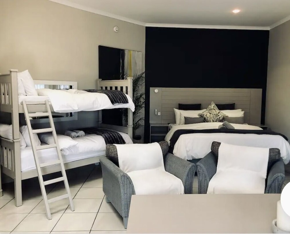 Family Studio Suite, 1 Bedroom photo 2
