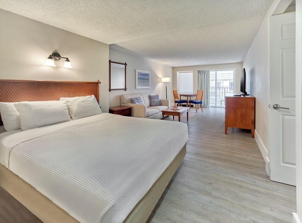 Two Room Suite Parking Lot View/ Double Balcony photo 1