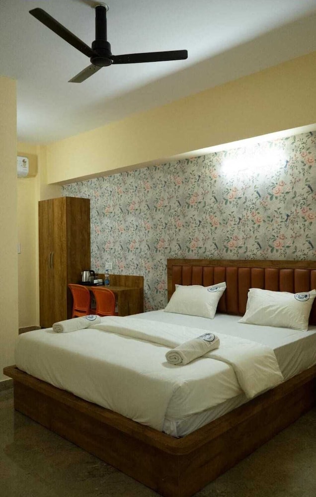 Deluxe Double Room, City View