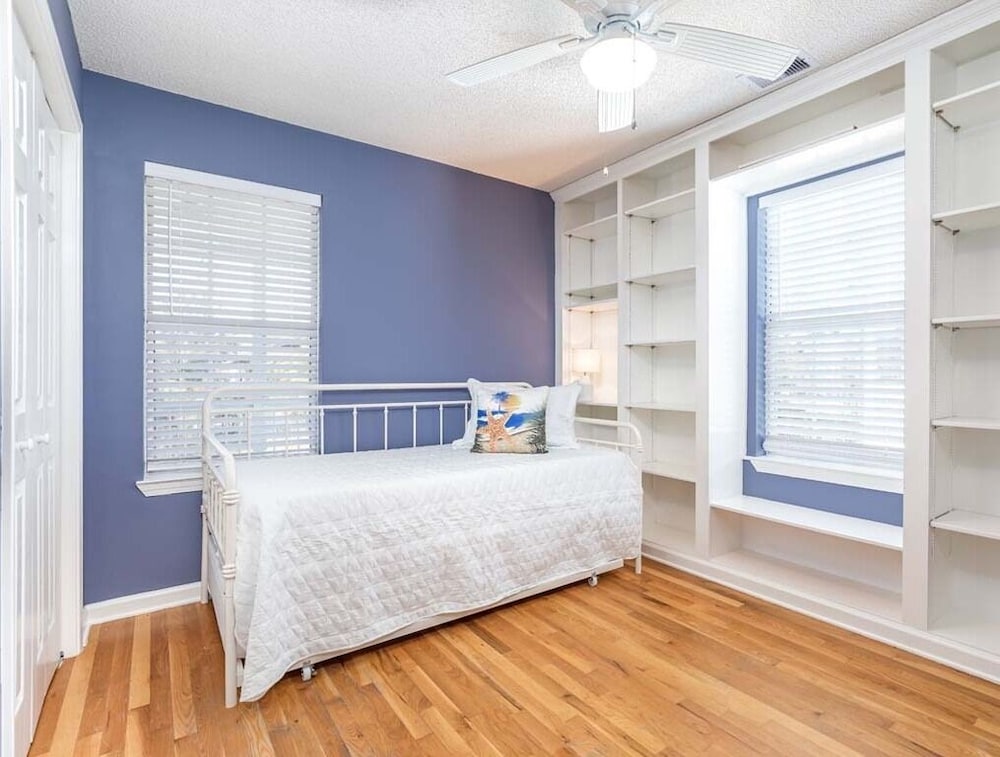 House, Multiple Beds, Pool Access, Pool View