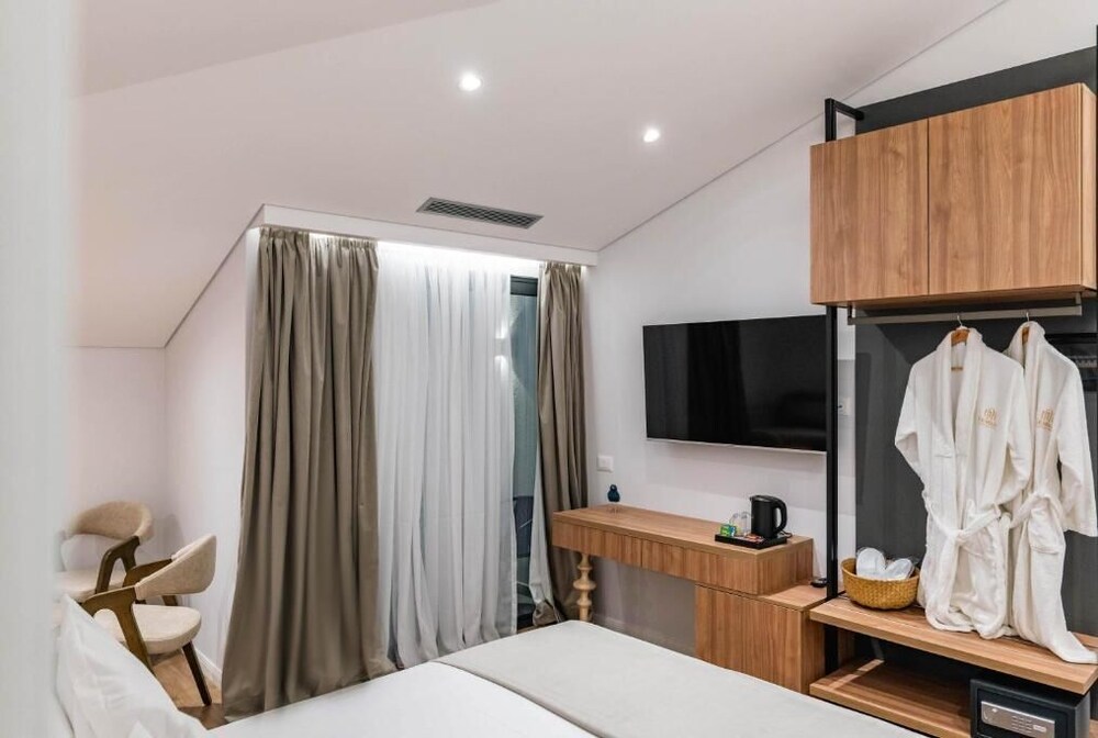 Deluxe Suite, Balcony