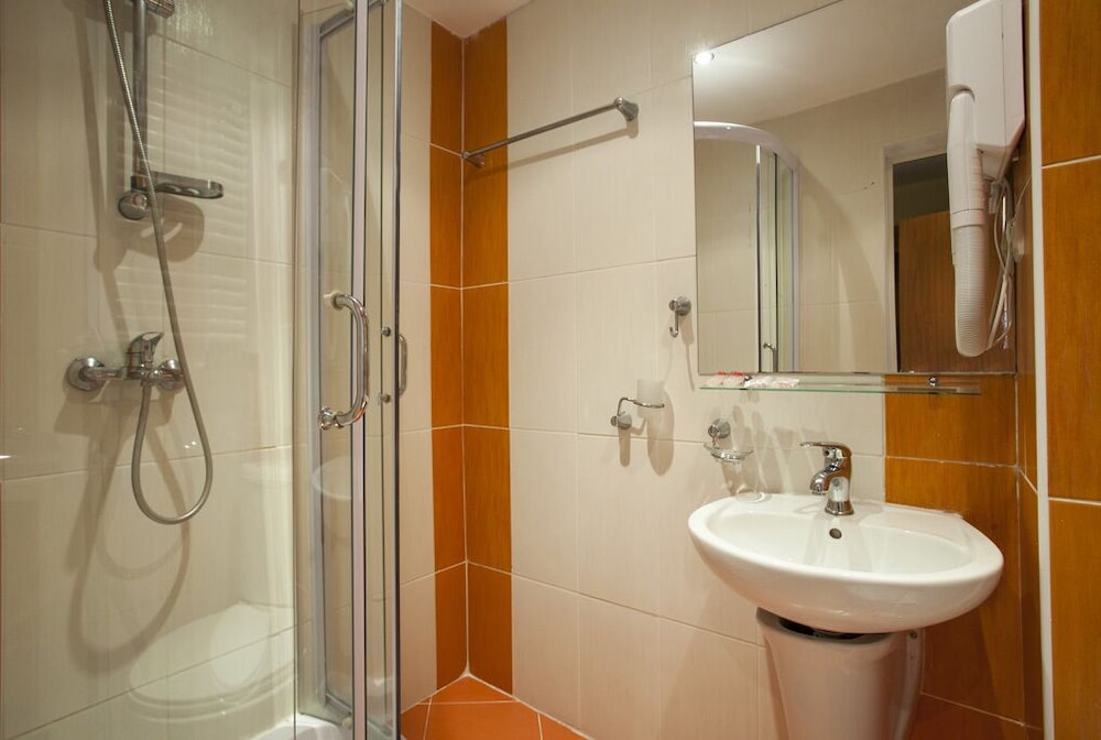 Basic Double or Twin Room photo 2