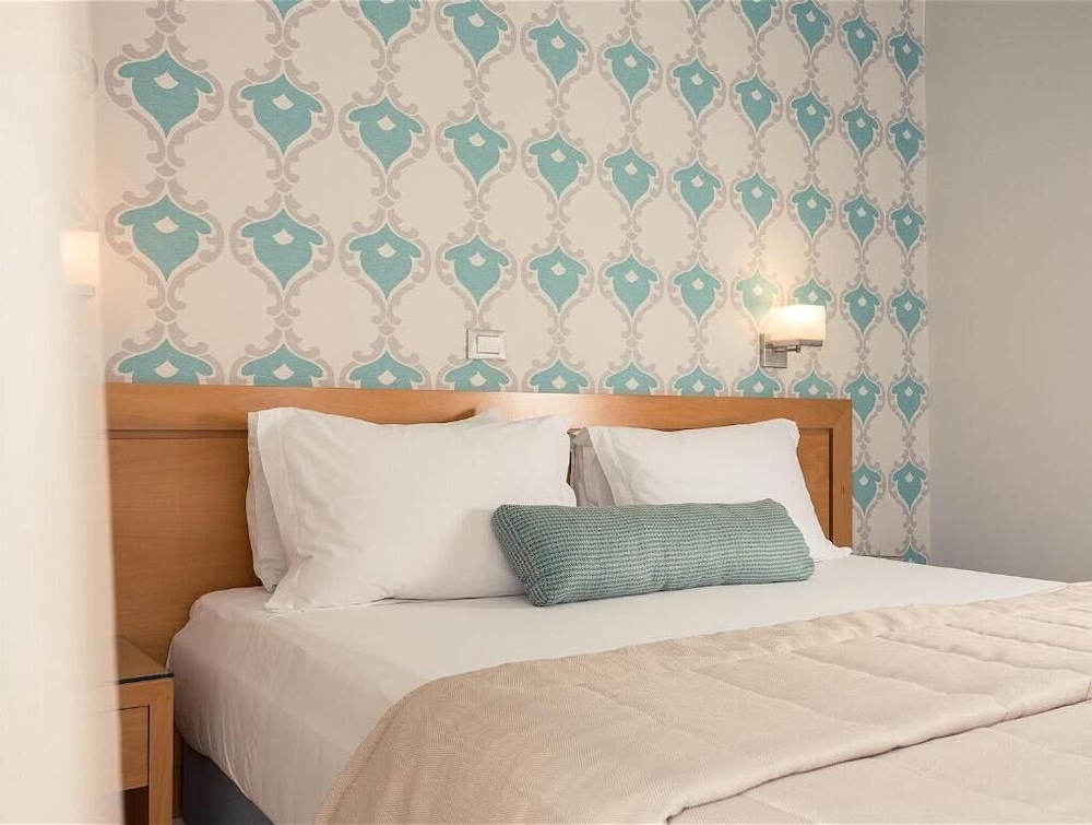 Basic Double Room, 1 Queen Bed, Mountain View