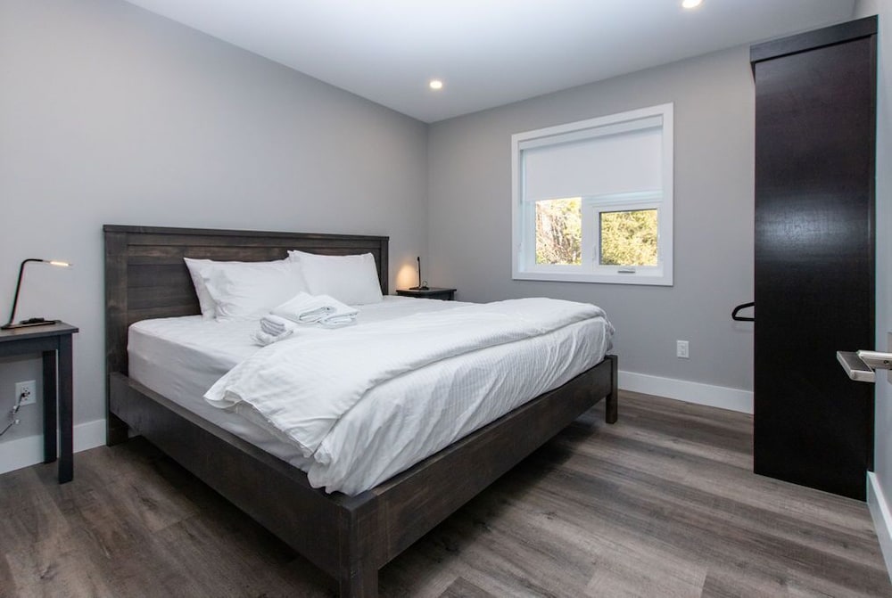 Luxury Cabin, Multiple Bedrooms, Non Smoking, Mountain View photo 3