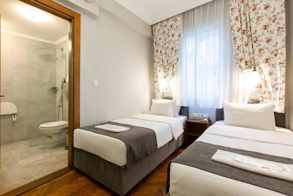 Economy Twin Room photo 1