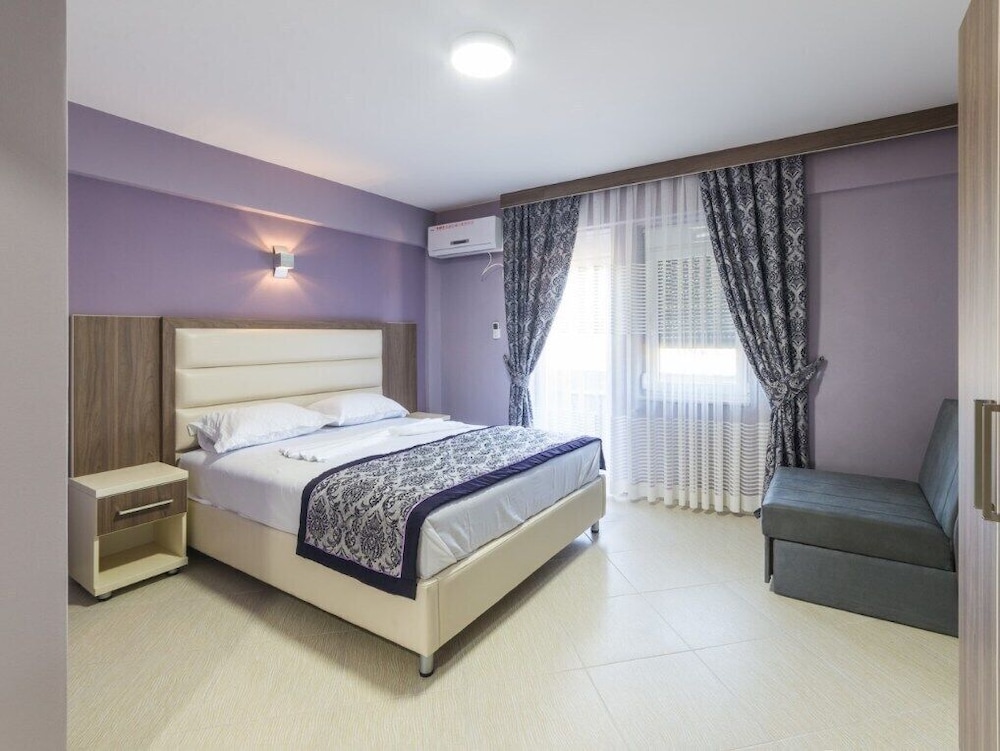 Junior Single Room, Balcony, Pool View