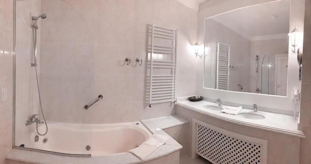 Deluxe Twin Room photo 2