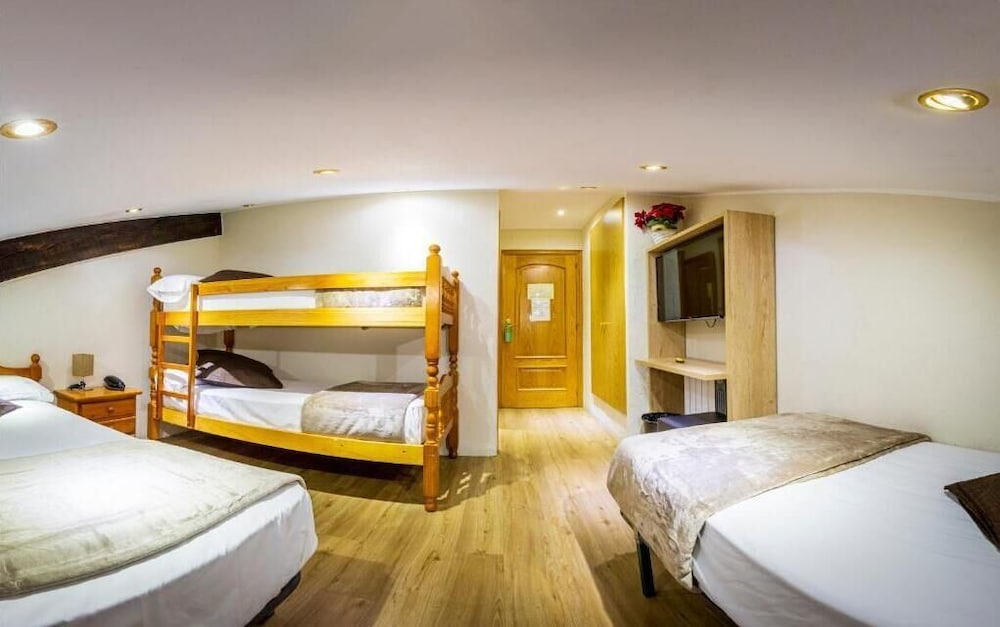 Comfort Quadruple Room, City View photo 1