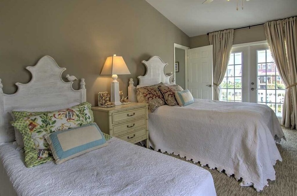 House, 5 Bedrooms photo 1