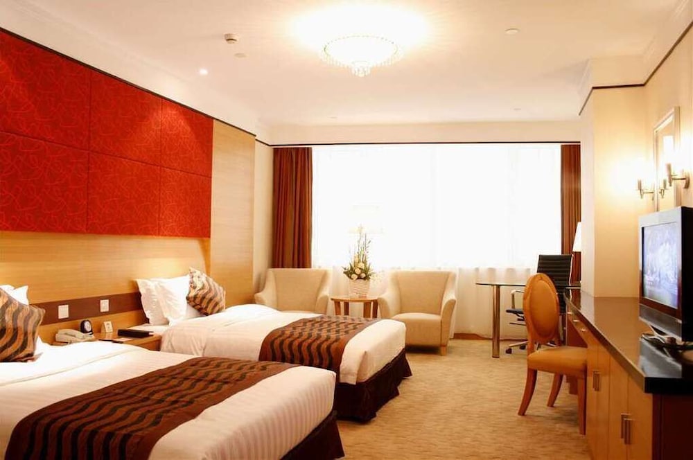Business Room, 1 King Bed, Smoking photo 2
