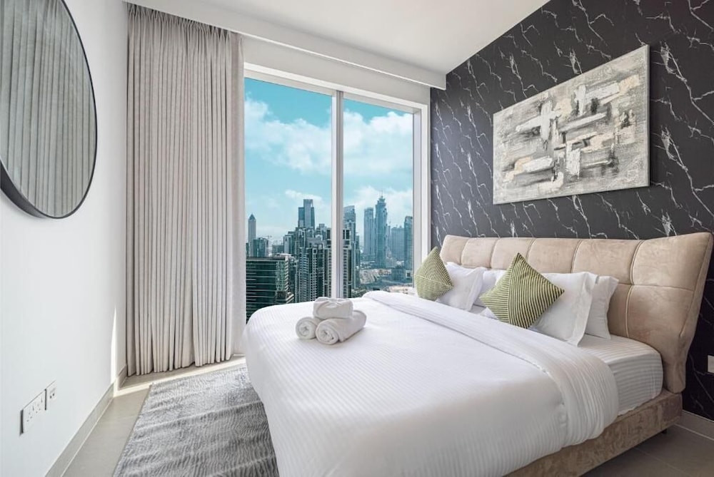 Stunning Downtown 4BR Sky High Luxury photo 3