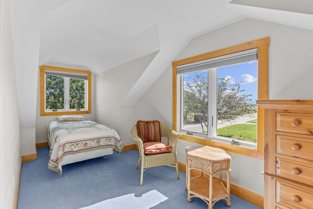 House, Multiple Beds, Balcony, Partial Ocean View photo 1